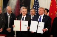 中美签署第一阶段协议！外贸市场收到“春节大红包”